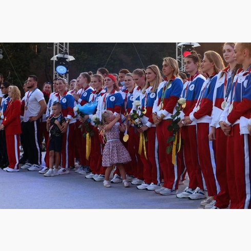Чествование олимпийцев прошло на Красной площади в Москве